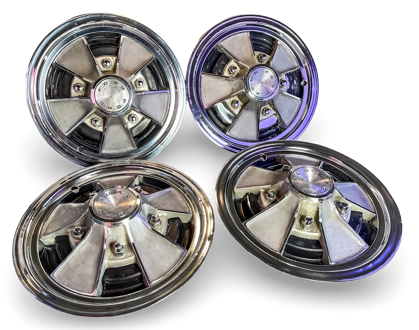 PRE OWNED GENUINE FORD OEM MUSTANG THUNDERBIRD 16” WHEEL COVERS - UNRESTORED - SET OF 4 - GOOD CONDITION - 552030