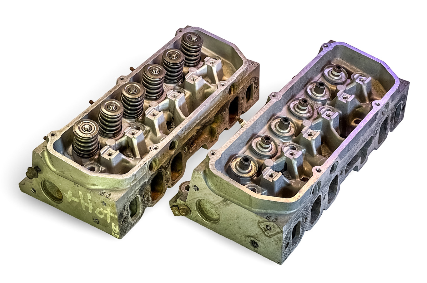 PRE OWNED GENUINE OEM FORD CYLINDER HEAD PAIR - GOOD CONDITION  |  1989-93 THUNDERBIRD 3.8L SC SUPERCHARGED  -  RF-E9SE 6090-D7A